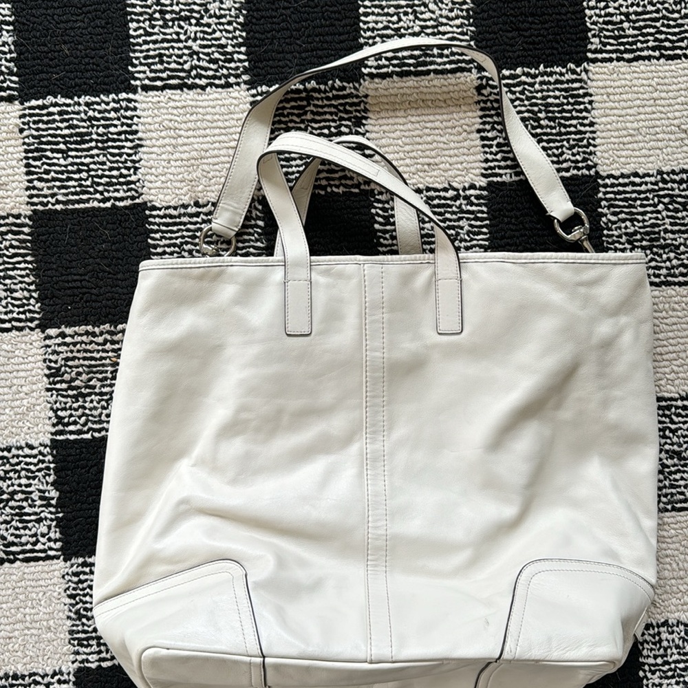 Authentic Excellent used condition Coach White Leather Hobo Bag - Picture 4 of 11